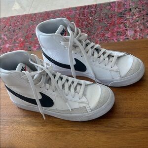 NIKE Blazer Mid '77 Womens Shoes